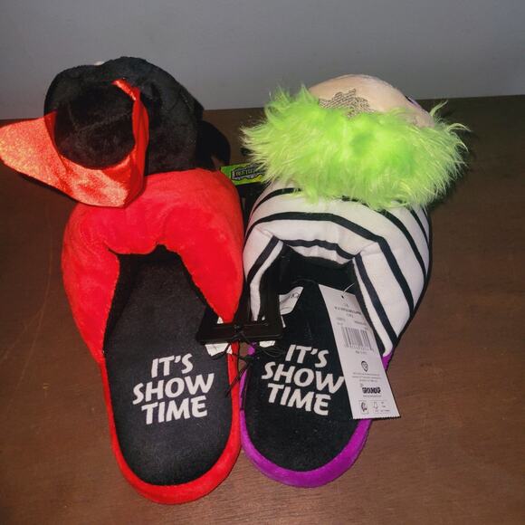 NWT Beetlejuice Women’s Slippers Sz 7/8 Ground Up Beetlejuice Lydia Deetz NEW - Picture 2 of 6